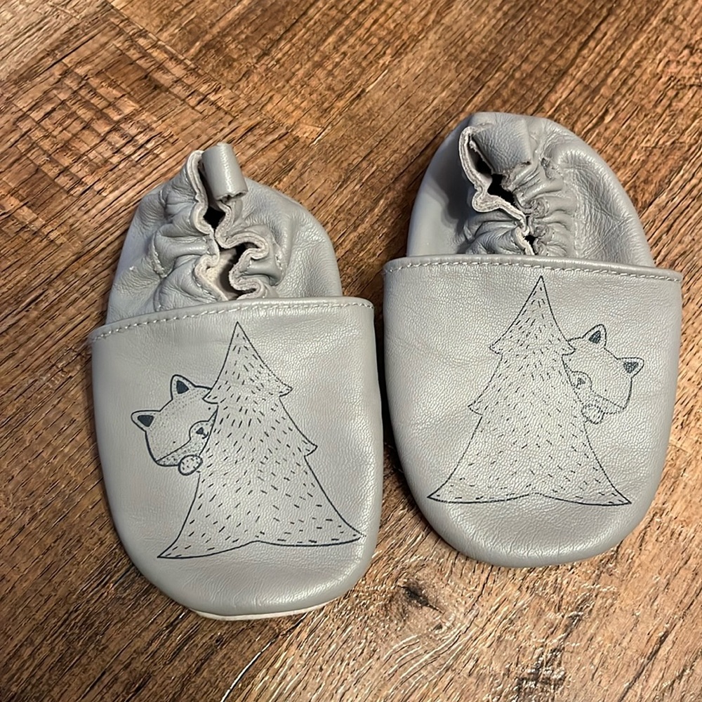 Like new 12-18 Month Shoes/Slippers